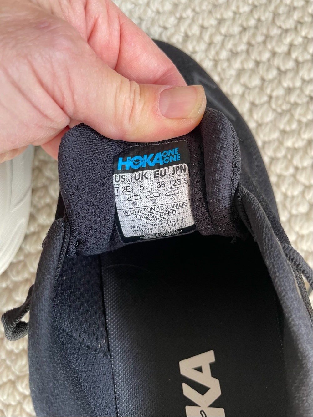 Hoka Clifton 10 Black and White Athletic Running Shoes - size 7 2E - Picture 9 of 9